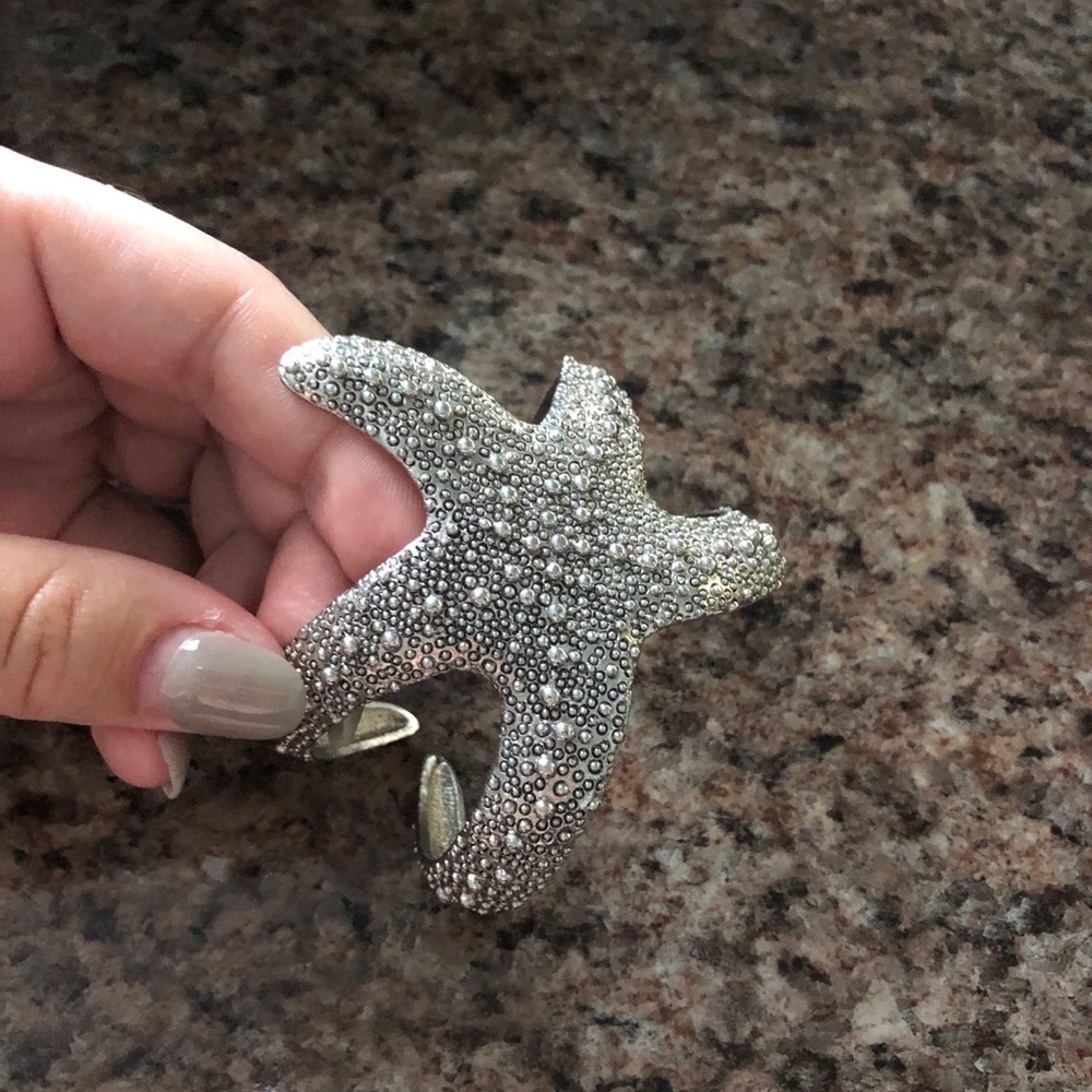 ✨✨ Starfish Bangle ✨✨ - Picture 5 of 9